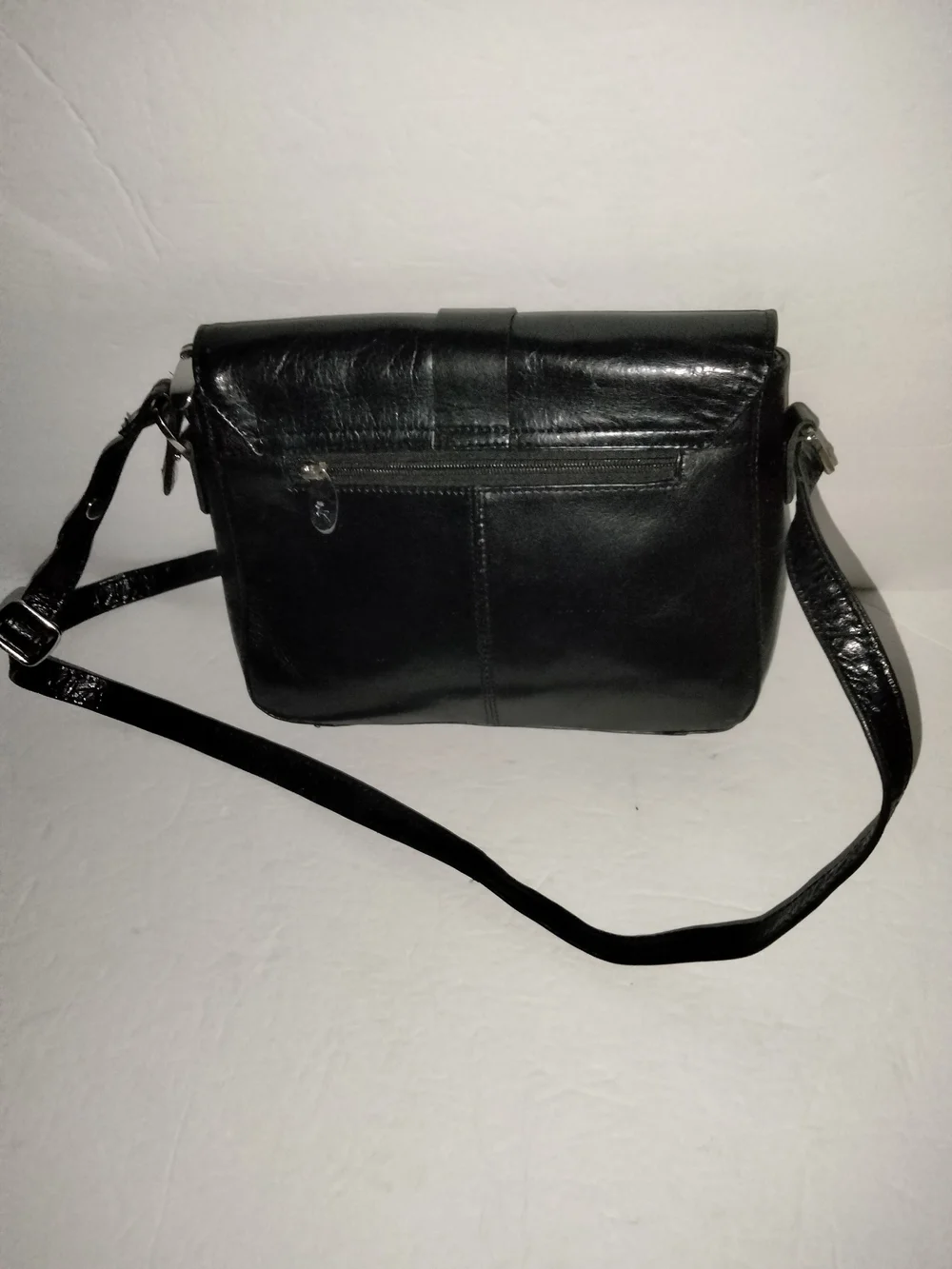 Ashwood Classic Black Genuine Leather Sleek Crossbody Bag with Adjustable Strap